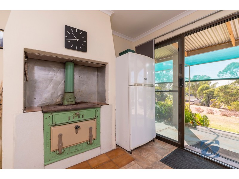 38 Acland Street, Blanchetown SA 5357