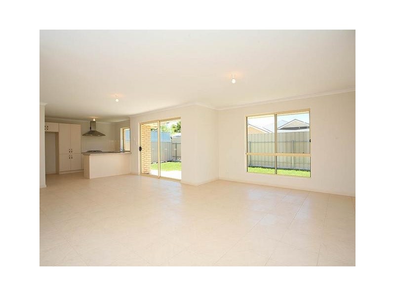 1/10 Rose Street, Smithfield SA 5114