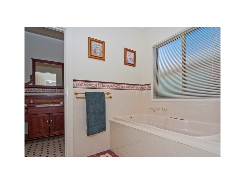 21 Ames Drive, Evanston Park SA 5116