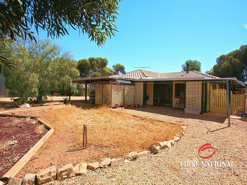 547 and 548 Government Road, Owen SA 5460