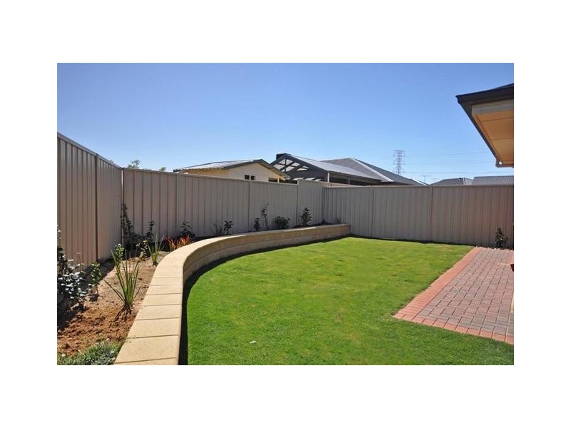 4 Wood Street, Parafield Gardens SA 5107