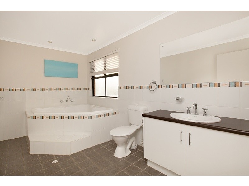 76 Osprey Parade, Hewett SA 5118