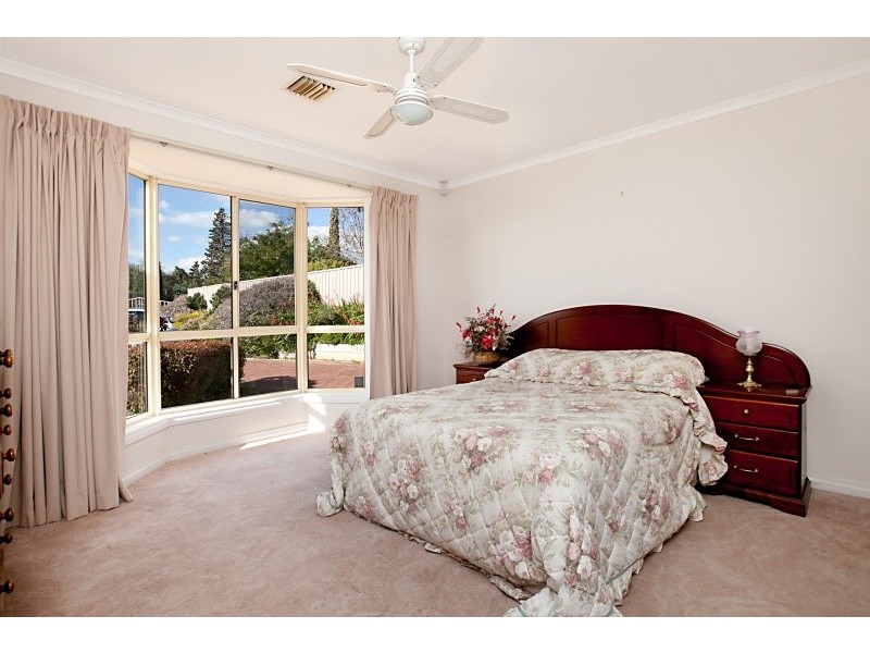 8 Bombardieri Court, Evanston Park SA 5116