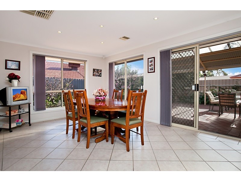 8 Bombardieri Court, Evanston Park SA 5116