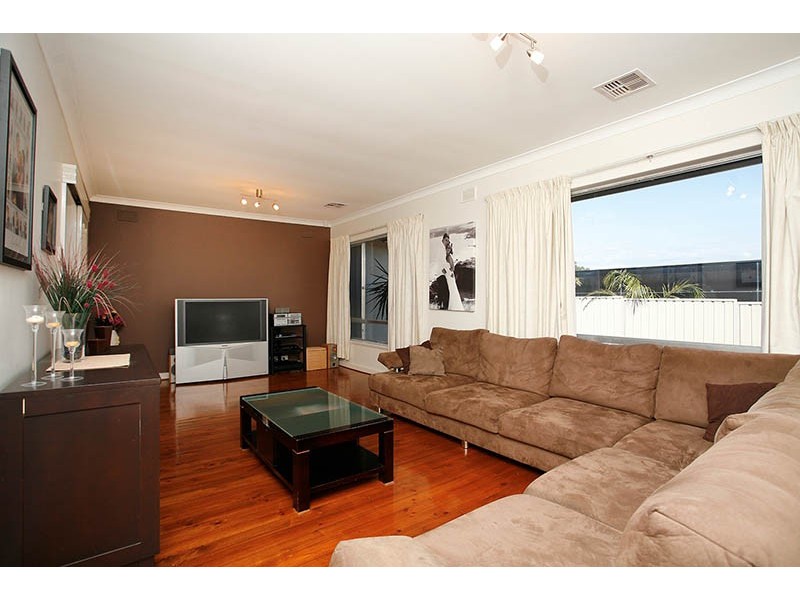 6 McGonigal Drive, Willaston SA 5118