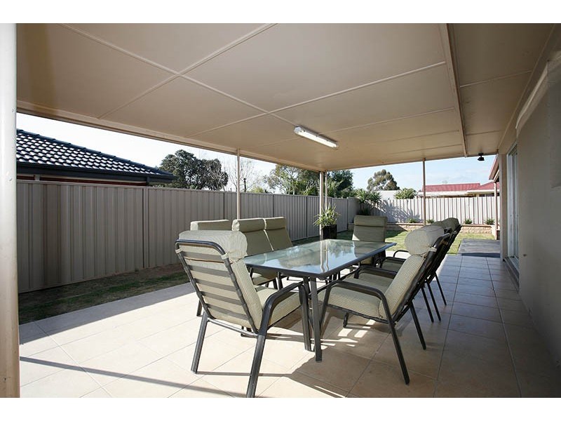 6 McGonigal Drive, Willaston SA 5118