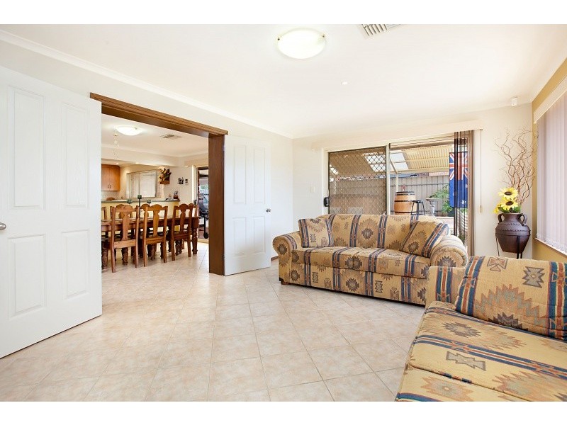 8 Rossiter Drive, Evanston Park SA 5116