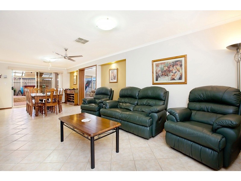 8 Rossiter Drive, Evanston Park SA 5116