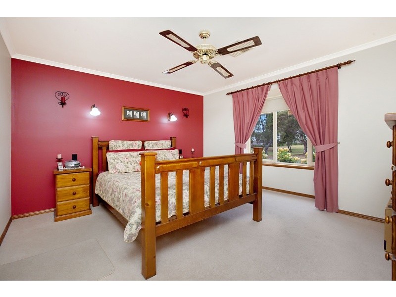 8 Rossiter Drive, Evanston Park SA 5116