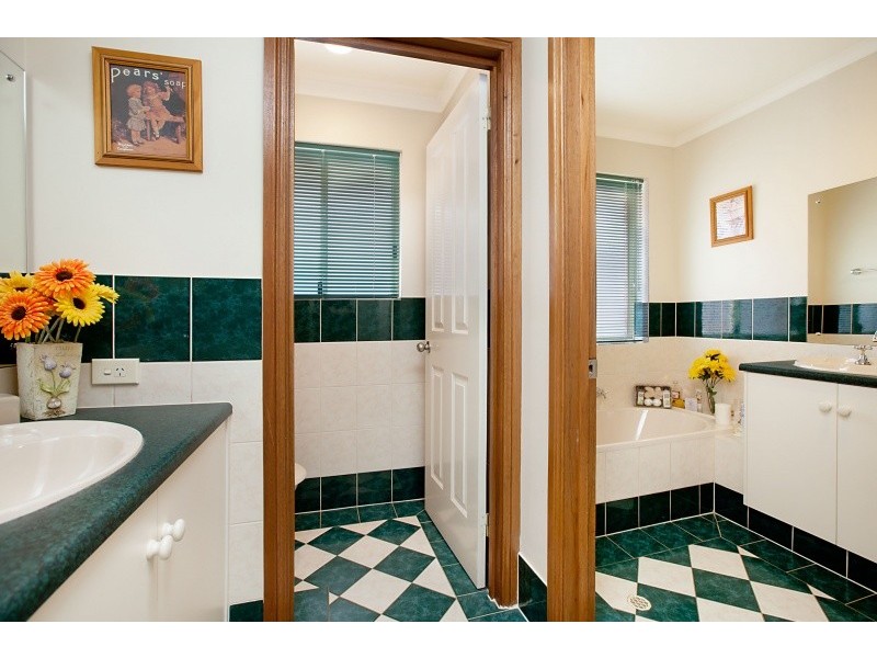 8 Rossiter Drive, Evanston Park SA 5116