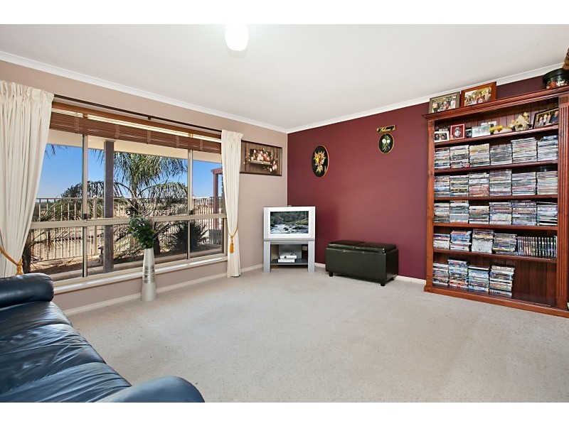 9 Jestina Court, Evanston SA 5116