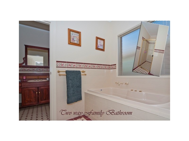 21 Ames Drive, Evanston Park SA 5116