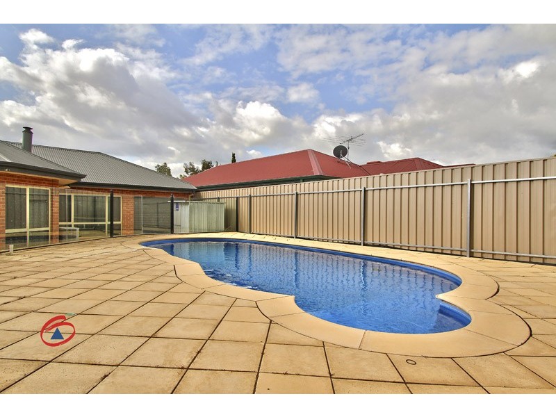 15 Greening Drive, Evanston Park SA 5116