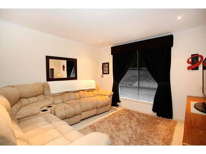 10 Rossiter Drive, Evanston Park SA 5116