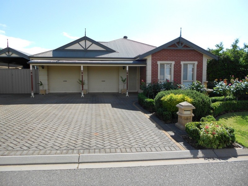 8 Thiele Cres, Evanston Park SA 5116