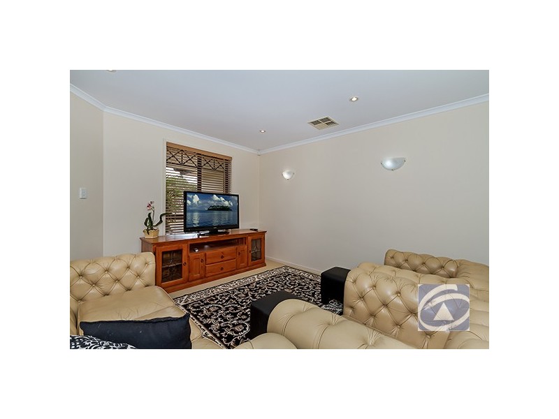 2 Gleeson Grove, Evanston Park SA 5116