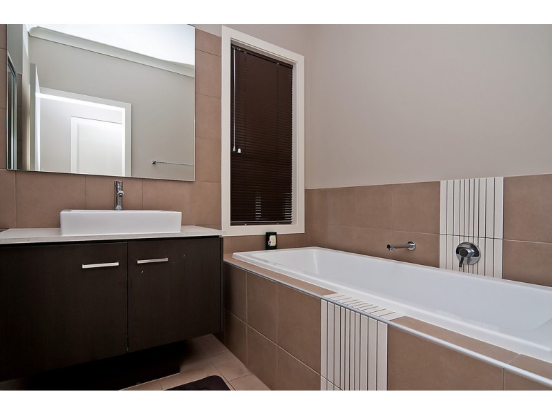 17 lodge way, Blakeview SA 5114