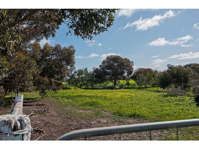 18 Tower Road (off Gawler River Road), Lewiston SA 5501