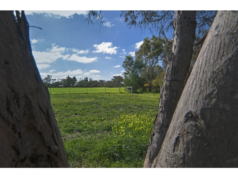 18 Tower Road (off Gawler River Road), Lewiston SA 5501