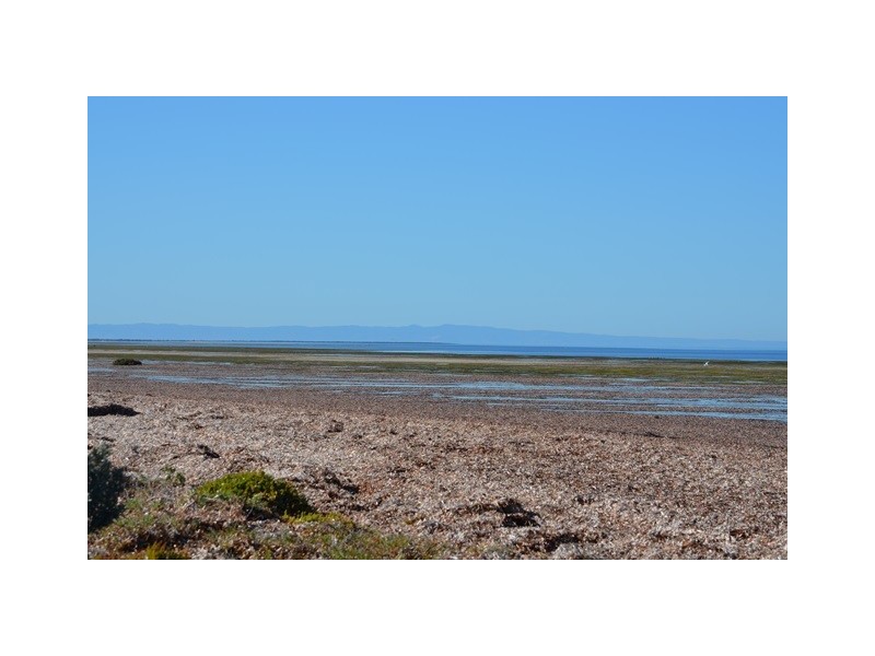 4 Stint Avenue, Thompson Beach SA 5501