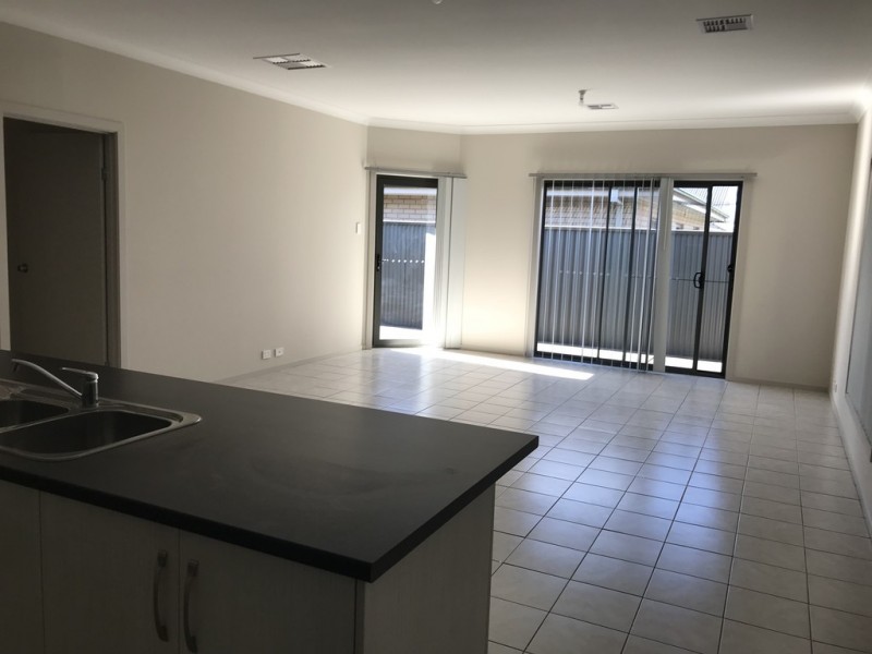 61 Swinden Cr, Blakeview SA 5114