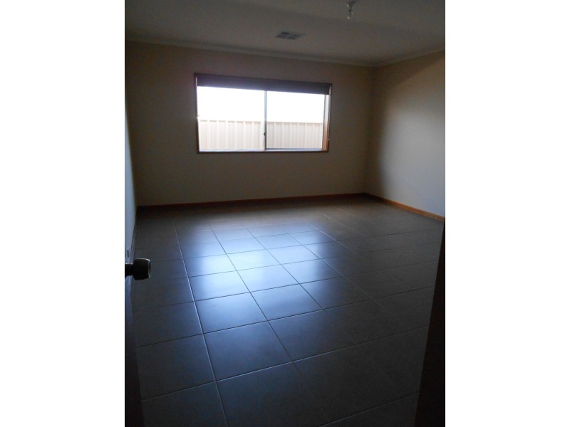 5 Mcgonigal Drive, Willaston SA 5118