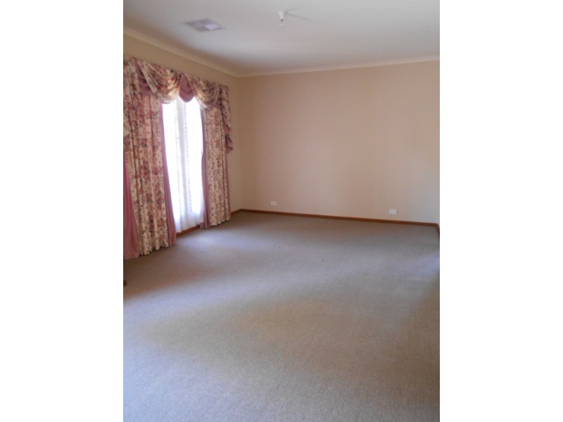 5 Mcgonigal Drive, Willaston SA 5118