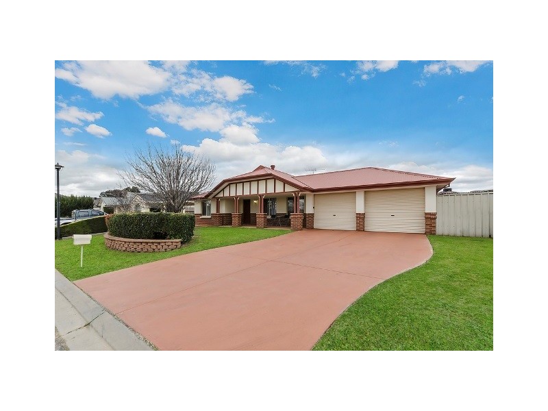 11 Maxwell Court, Evanston Park SA 5116