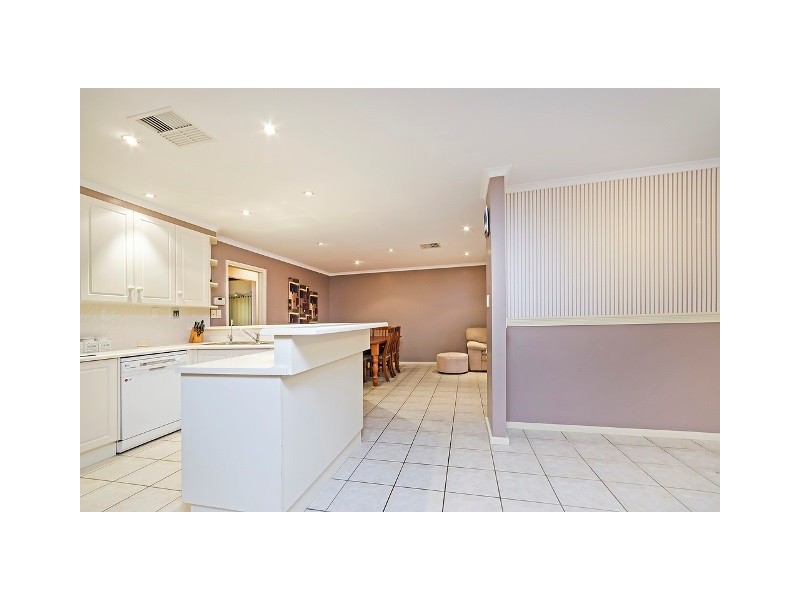 11 Maxwell Court, Evanston Park SA 5116