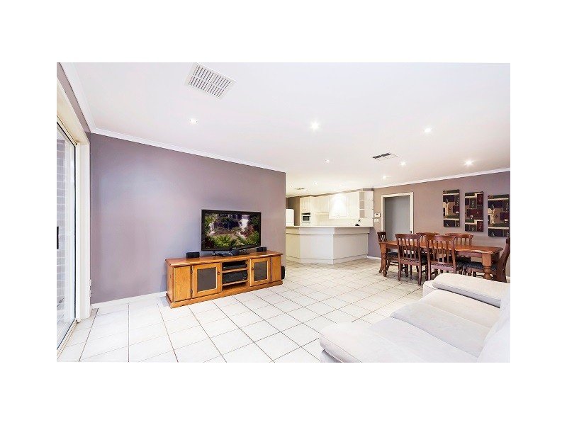 11 Maxwell Court, Evanston Park SA 5116