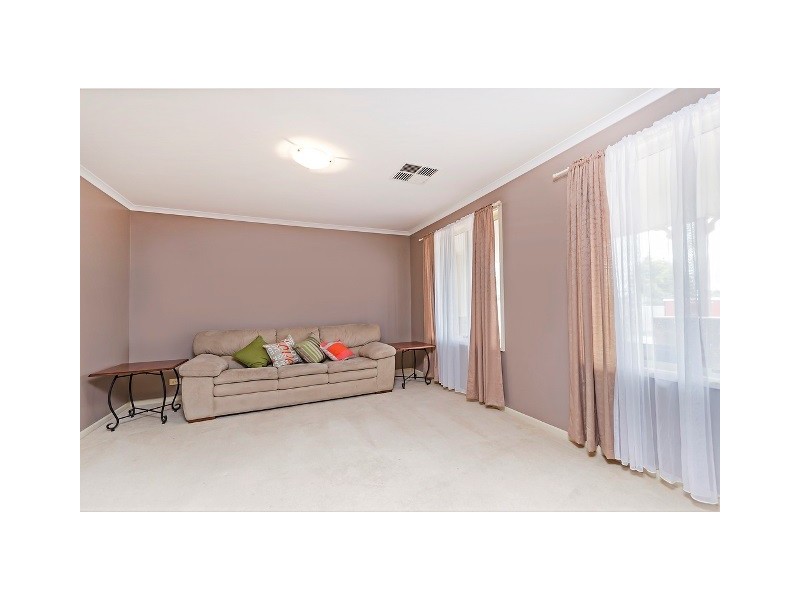 11 Maxwell Court, Evanston Park SA 5116