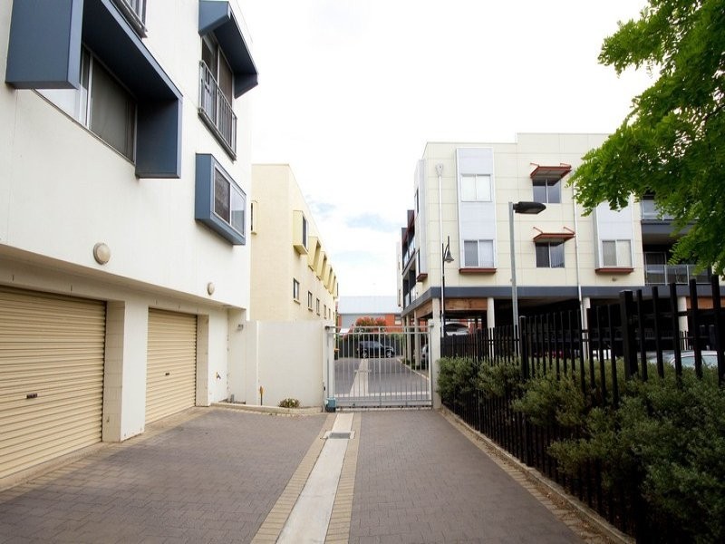 1/17 Garden Tce, Mawson Lakes SA 5095