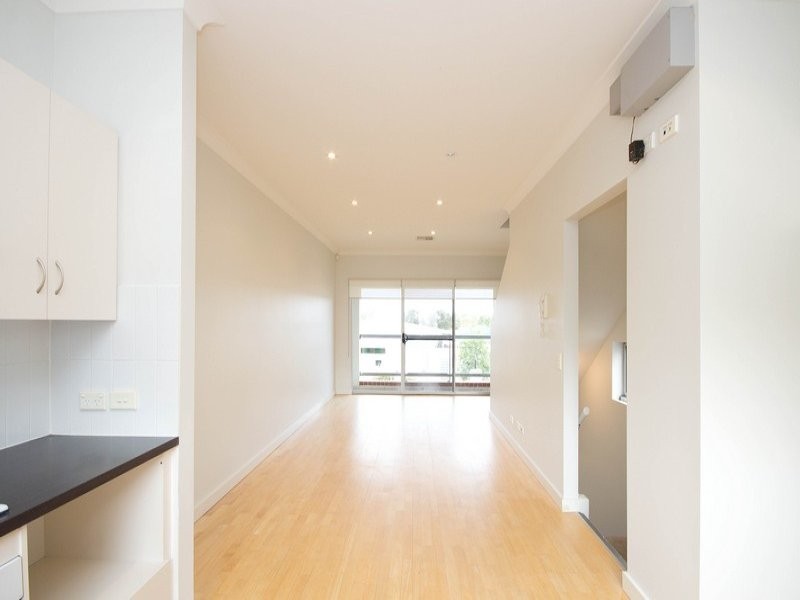 1/17 Garden Tce, Mawson Lakes SA 5095