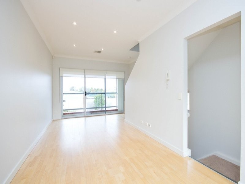 1/17 Garden Tce, Mawson Lakes SA 5095