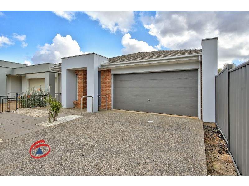 8 East Parkway, Andrews Farm SA 5114