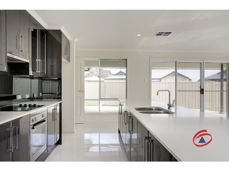 12 Lawes Terrace, Reid SA 5118