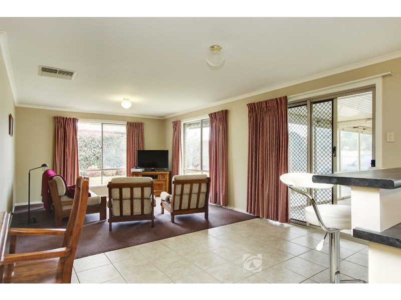 2 Gerlach Grove, Evanston Park SA 5116