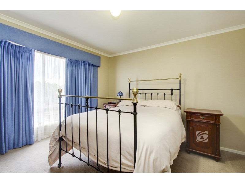 2 Gerlach Grove, Evanston Park SA 5116