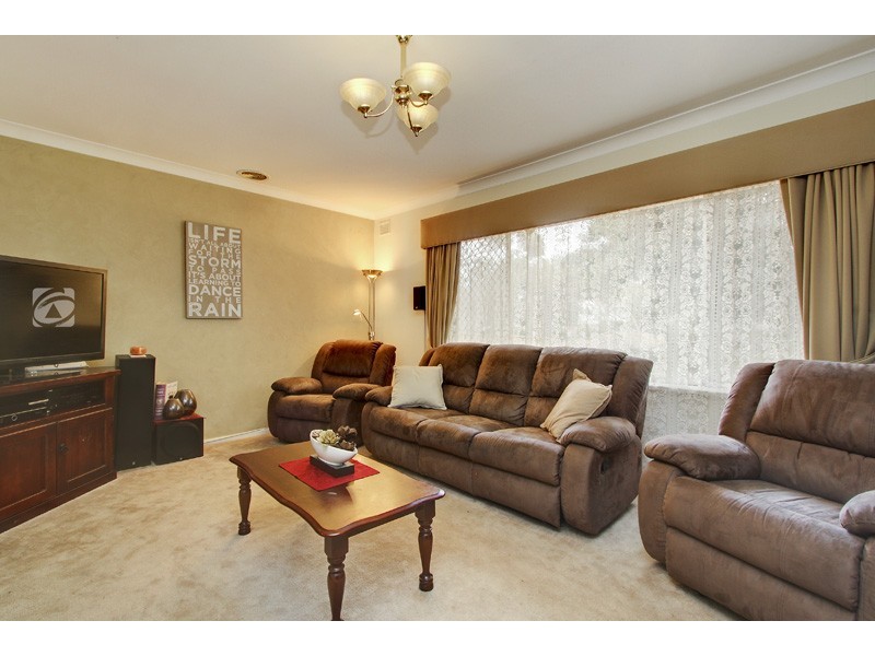 17 Whinnen Street, St Agnes SA 5097