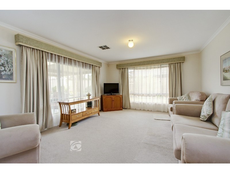 2 Rossiter Drive, Evanston Park SA 5116