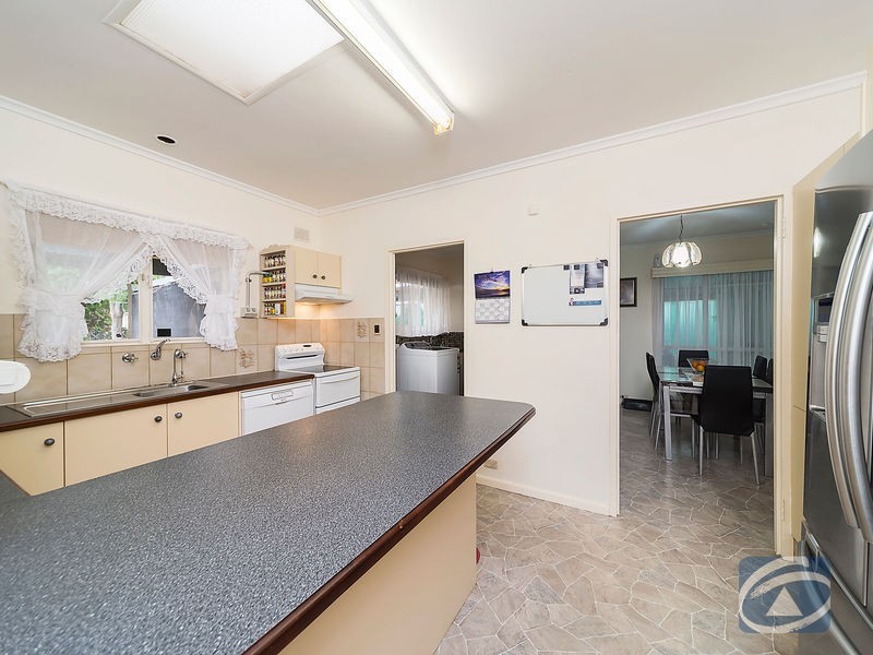 12 Russell Street, Evanston Park SA 5116