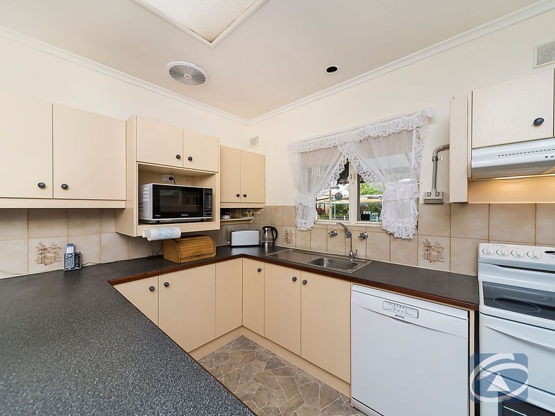 12 Russell Street, Evanston Park SA 5116