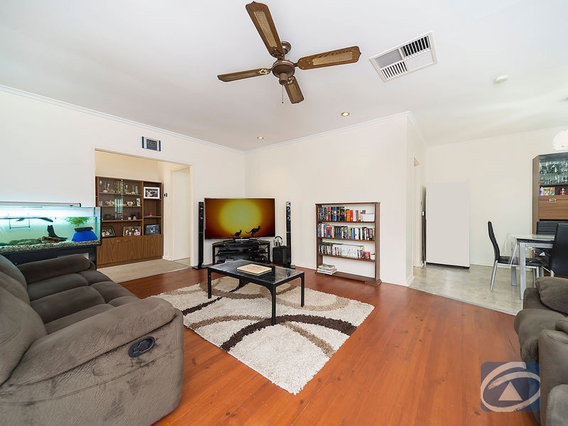 12 Russell Street, Evanston Park SA 5116