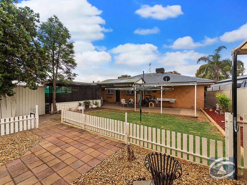 12 Russell Street, Evanston Park SA 5116