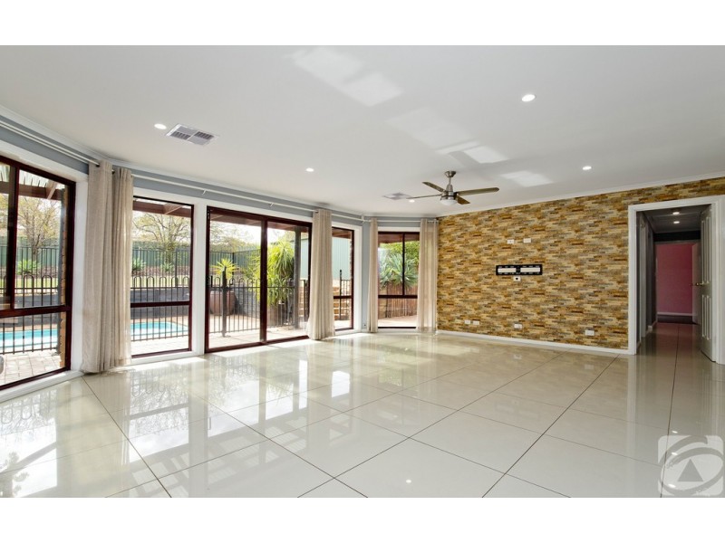 8 Finch Place, Hewett SA 5118