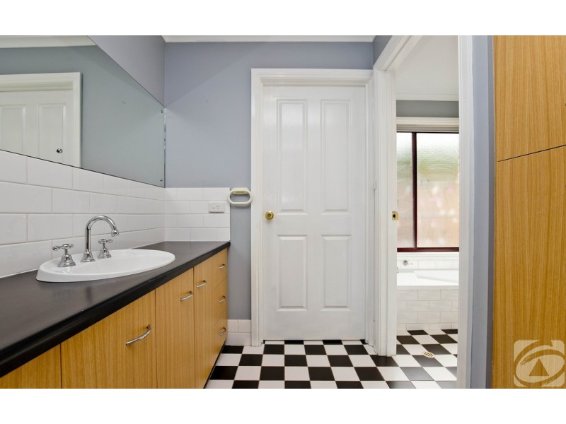 8 Finch Place, Hewett SA 5118