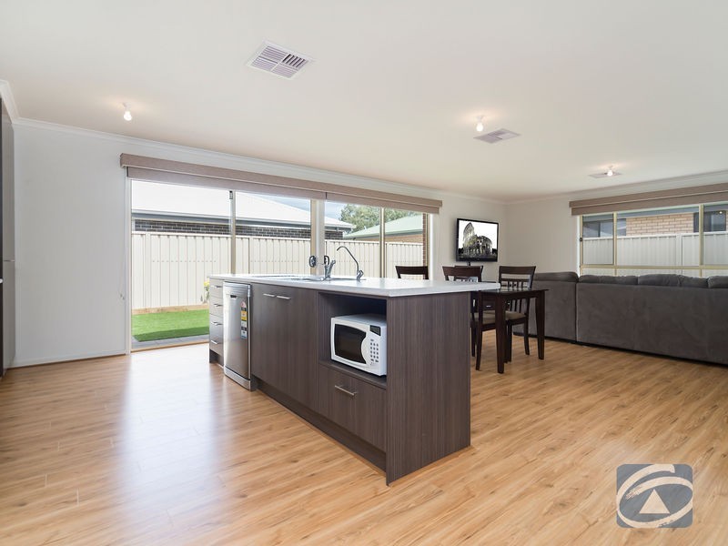 10 Lawes Terrace, Reid SA 5118