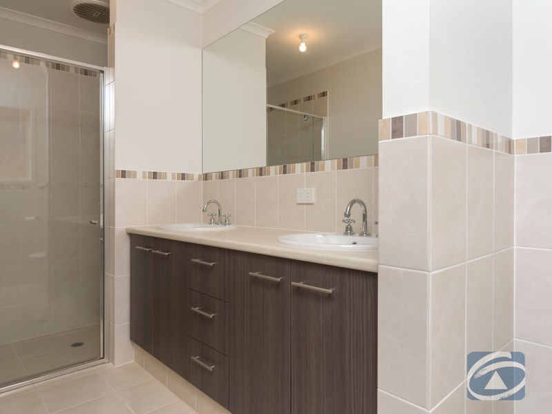 10 Lawes Terrace, Reid SA 5118