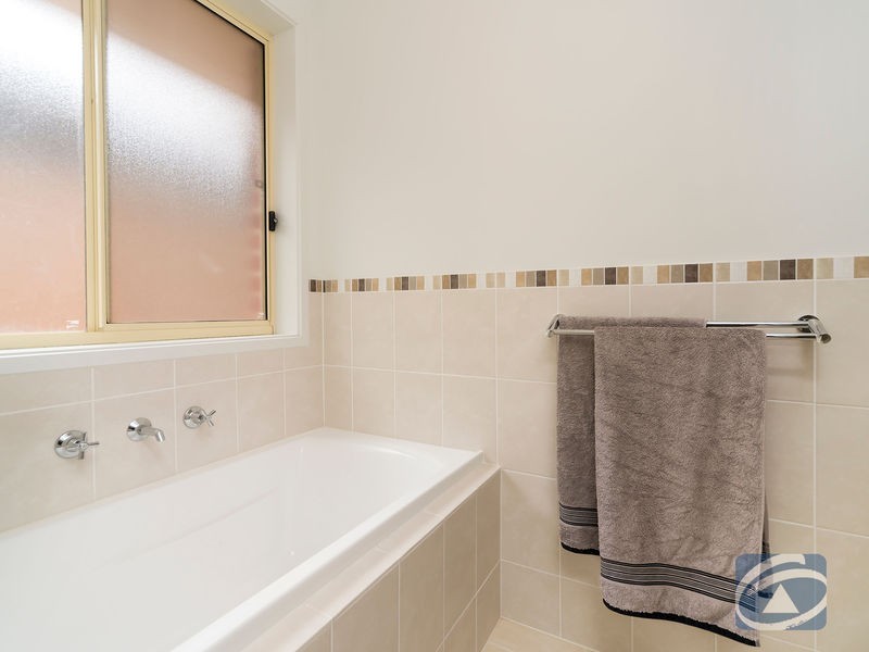 10 Lawes Terrace, Reid SA 5118