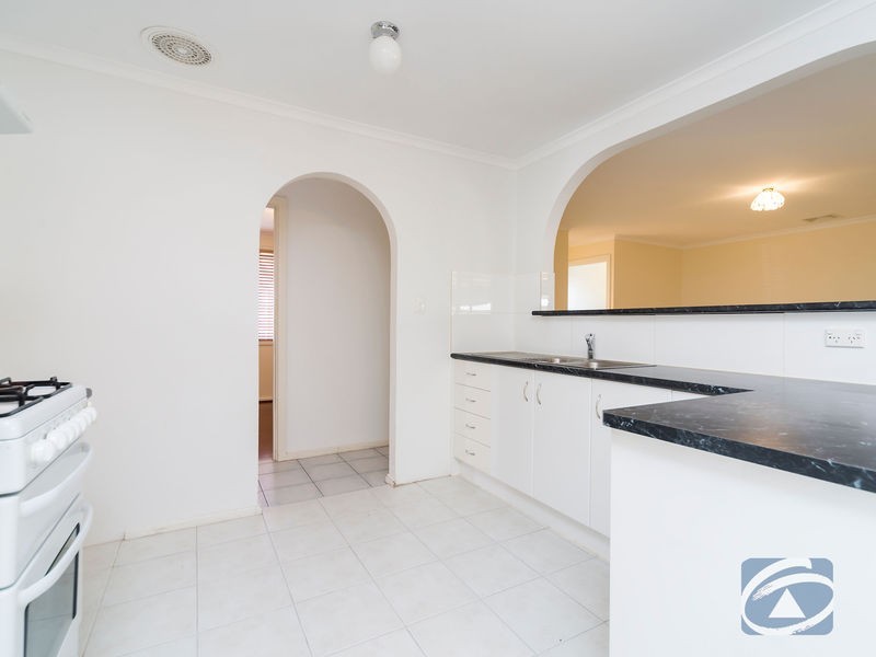 24 Commodore Parade, Andrews Farm SA 5114